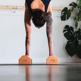 CALI SPORTS Push Up Bar Calisthenics Equipment, Solid Wood Parallettes Bars for Floor Use, Perfect Pushup Bar and Handstand Push Up Handles for Men and Women, Includes Wrist Wraps CALI SPORTS